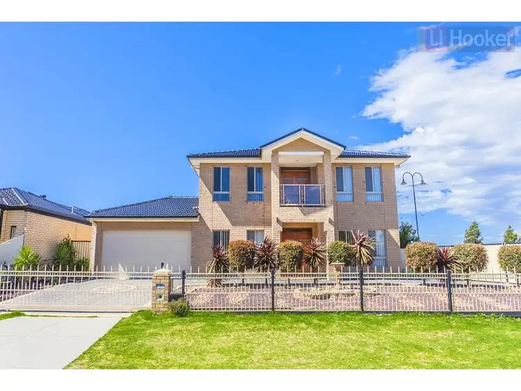 2 Colchester Cct, Roxburgh Park VIC 3064