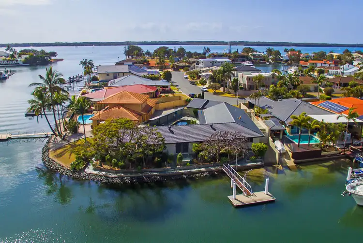 20 Bulolo Avenue, Runaway Bay QLD 4216