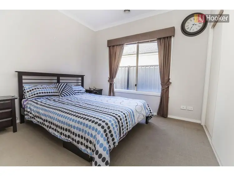 Fifth view of Homely house listing, 5 Cheltenham Close, Craigieburn VIC 3064