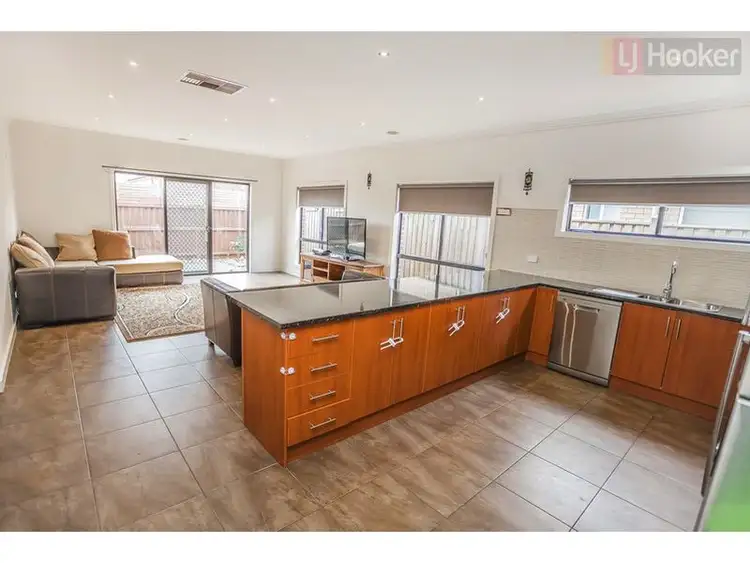 Fifth view of Homely house listing, 15 Blairgowrie Dr, Craigieburn VIC 3064