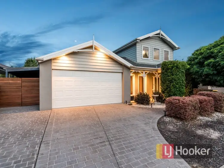 27 Fallingwater Drive, Pakenham VIC 3810