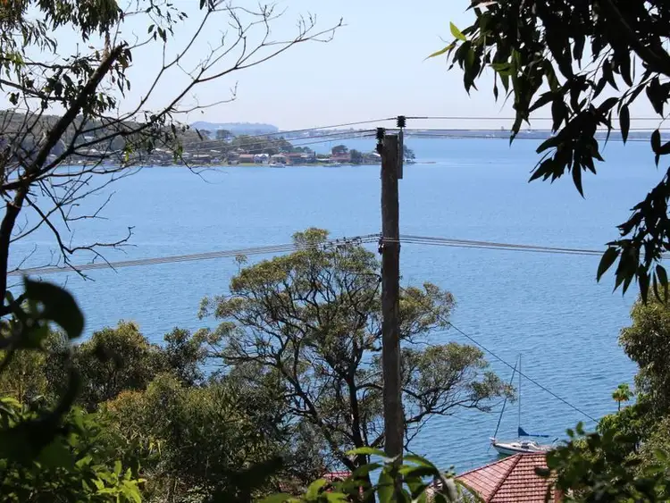160 Fishing Point Road, Fishing Point NSW 2283