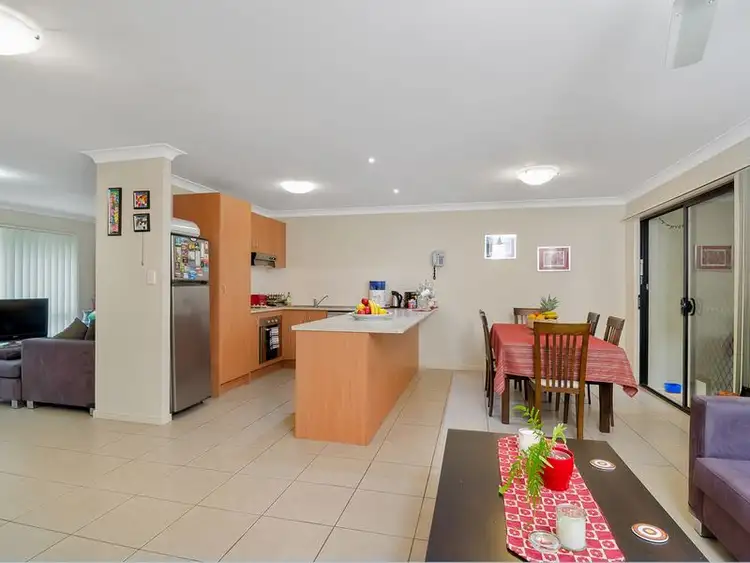 2/83 Victoria Drive, Pacific Pines QLD 4211