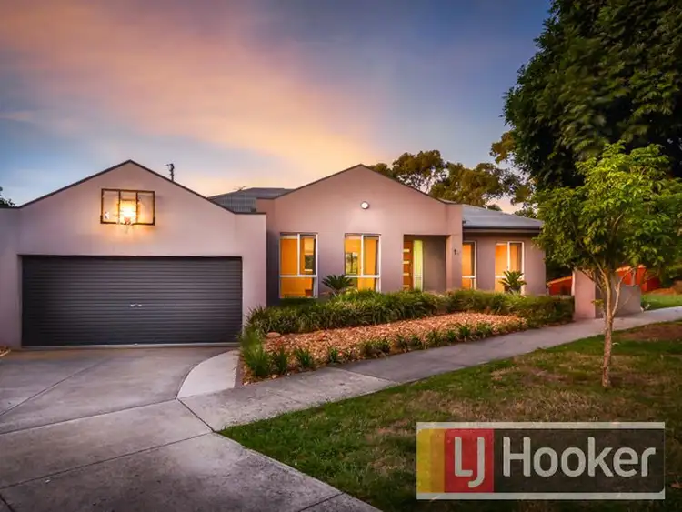 19 Valley View Crescent, Berwick VIC 3806