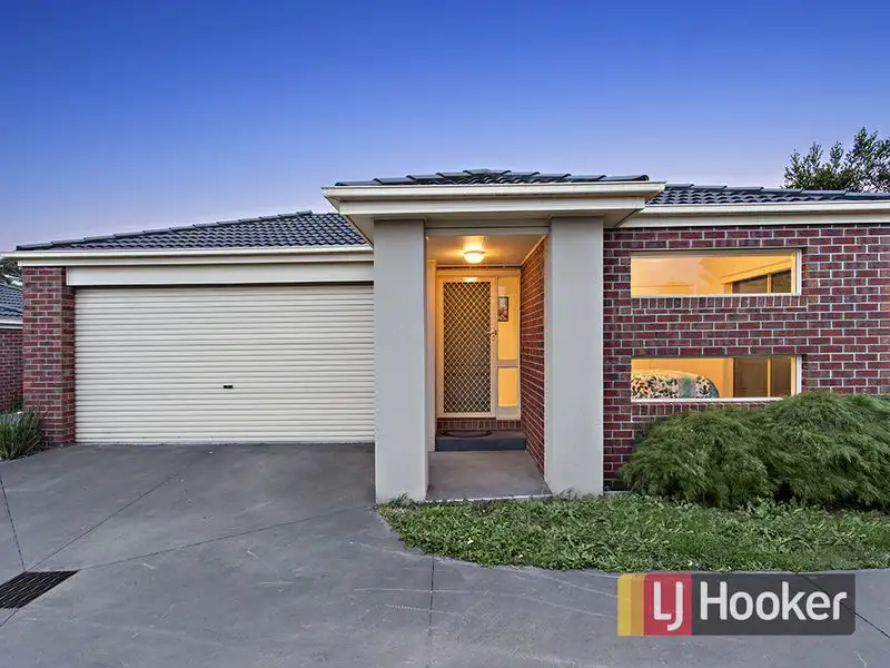 Main view of Homely townhouse listing, 2/80 Eagle Drive, Pakenham VIC 3810