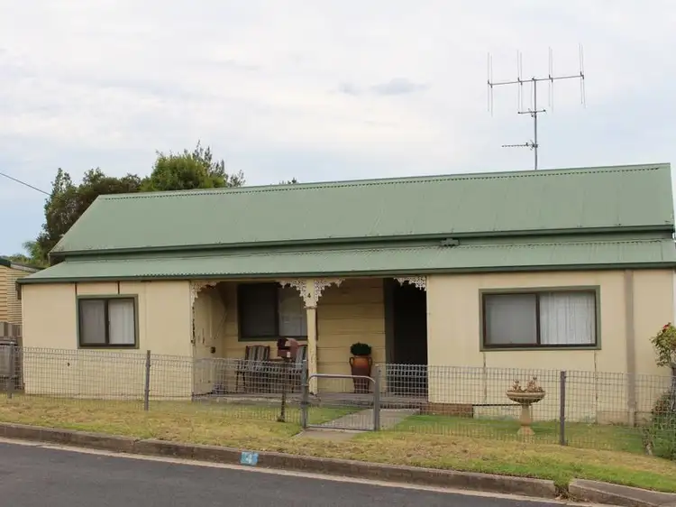 4 Gordon Street, Bega NSW 2550