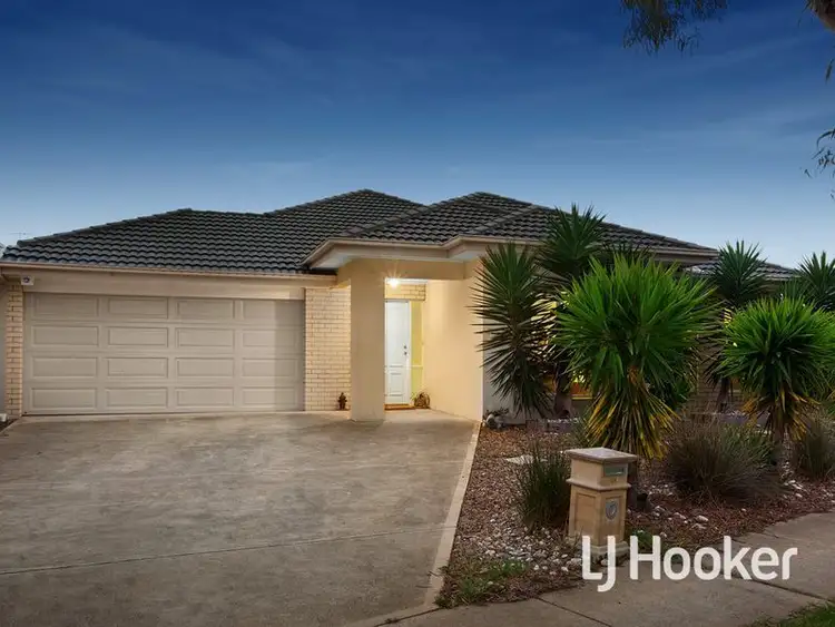 16 North Shore Drive, Sanctuary Lakes VIC 3030