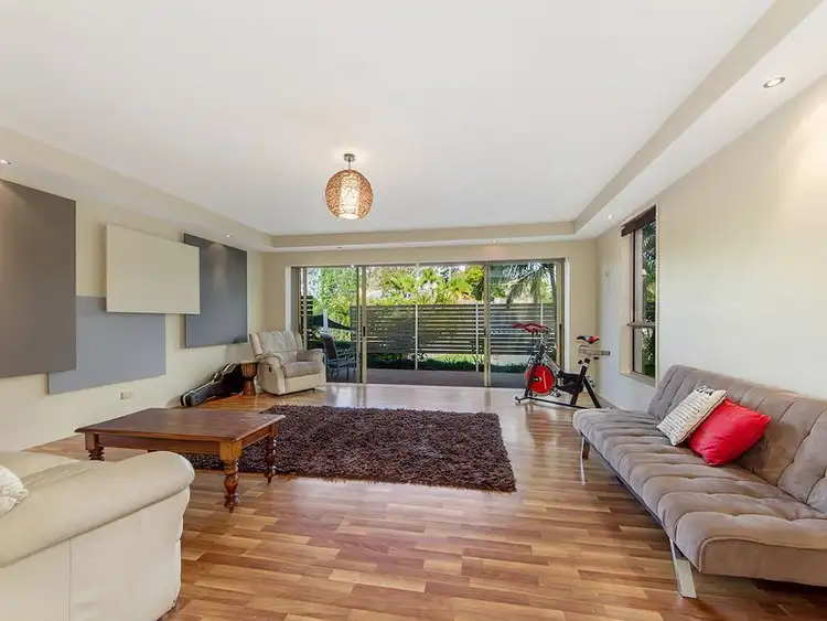 37 Renfrew Drive, Highland Park QLD 4211