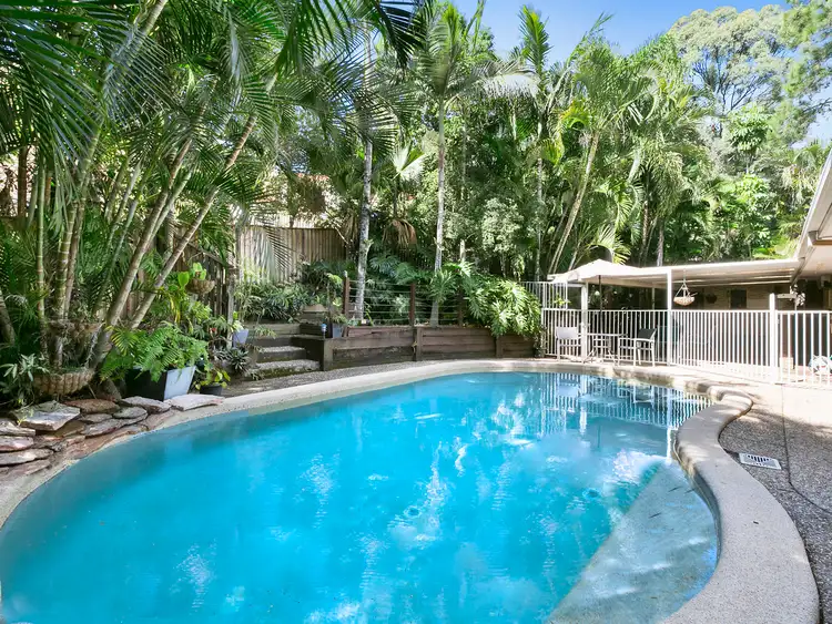6 Nauru Place, Pacific Pines QLD 4211