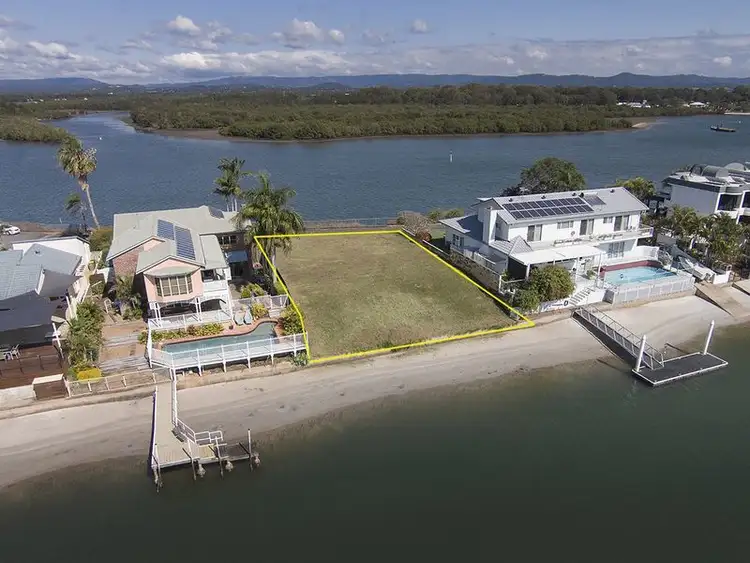 99 Tradewinds Avenue, Paradise Point QLD 4216