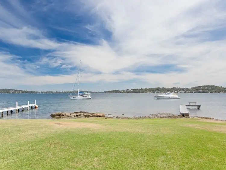 31 Grant Road, Coal Point NSW 2283
