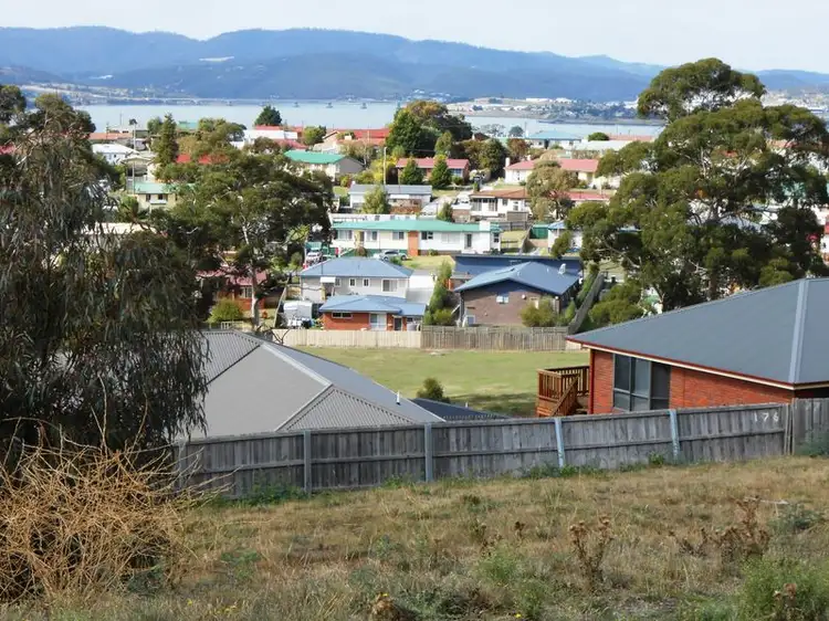 8 Cazaly Drive, Chigwell TAS 7011