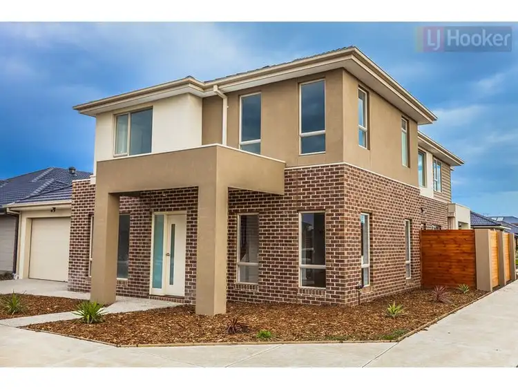 Second view of Homely townhouse listing, 7 Dashing Rd, Craigieburn VIC 3064