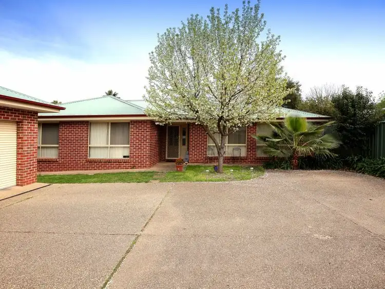 Main view of Homely villa listing, 2/370 Lake Albert Road, Kooringal NSW 2650