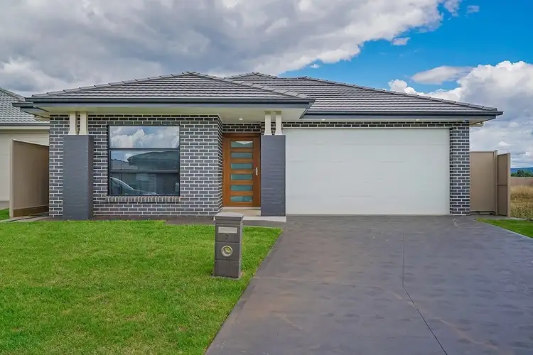 17 Silky Road, Spring Farm NSW 2570