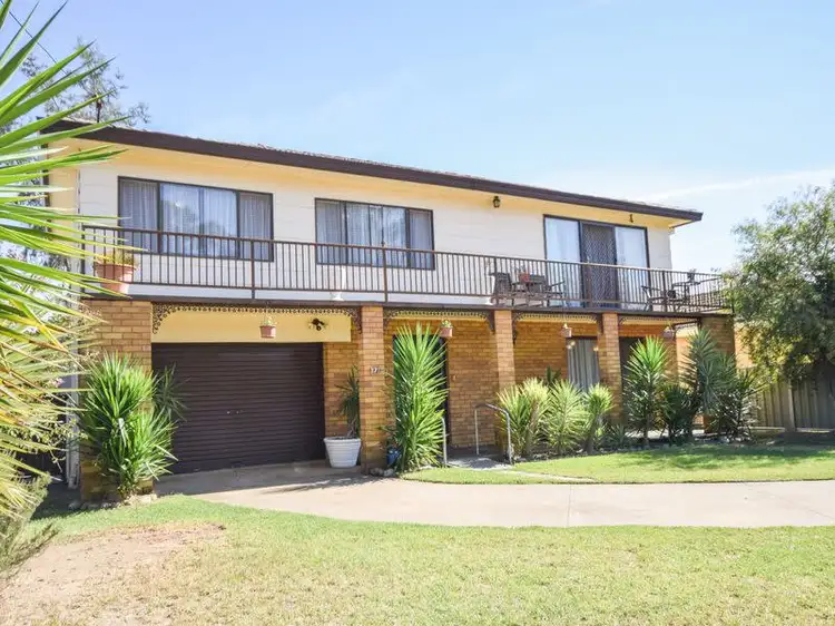 37 Binalong Street, Young NSW 2594