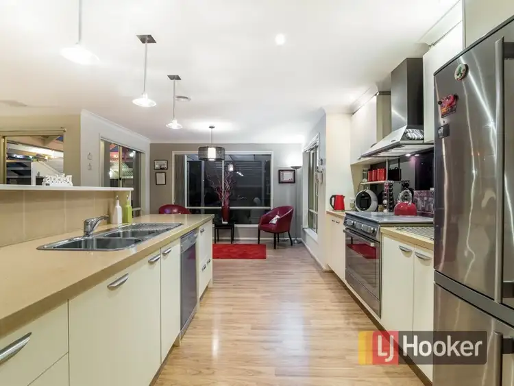 Fifth view of Homely house listing, 2 Suffolk Court, Cranbourne North VIC 3977