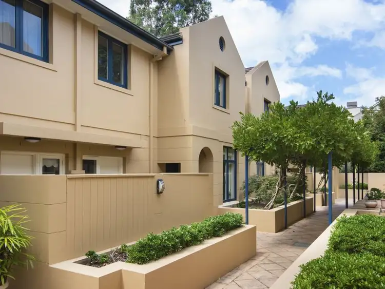2/3 Neringah Avenue, Wahroonga NSW 2076