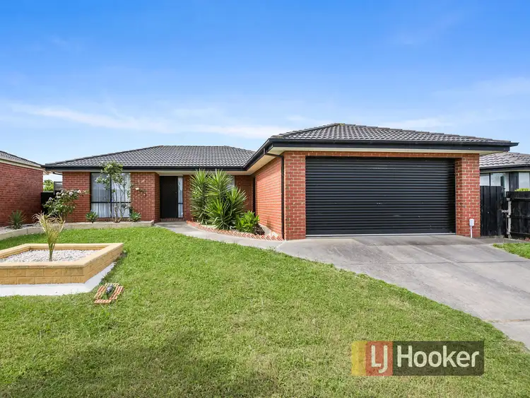 6 Chatham Close, Cranbourne East VIC 3977