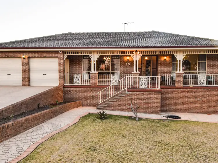 15 Petticoat Lane, Young NSW 2594