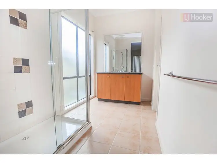 Sixth view of Homely house listing, 4 Pinehurst Rise, Craigieburn VIC 3064