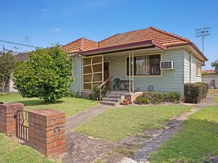 12 Hitchcock Avenue, Belmont NSW 2280