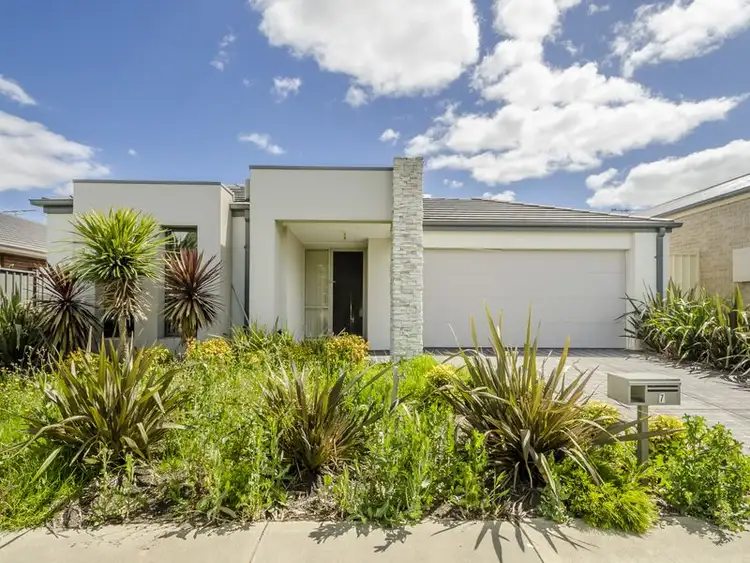 7 Bentley Drive, Deer Park VIC 3023