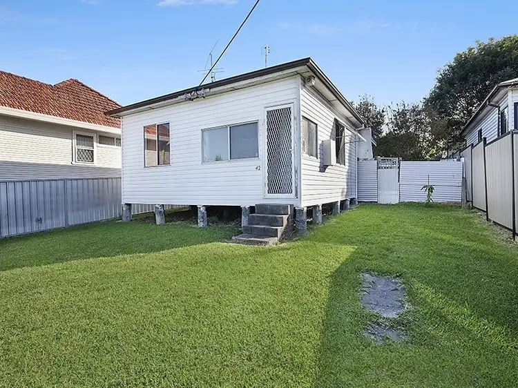 42 Pacific Highway, Gateshead NSW 2290