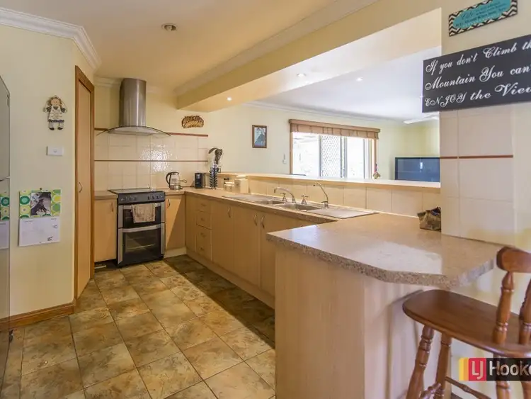 Third view of Homely house listing, 10 Watchet Court, Craigieburn VIC 3064