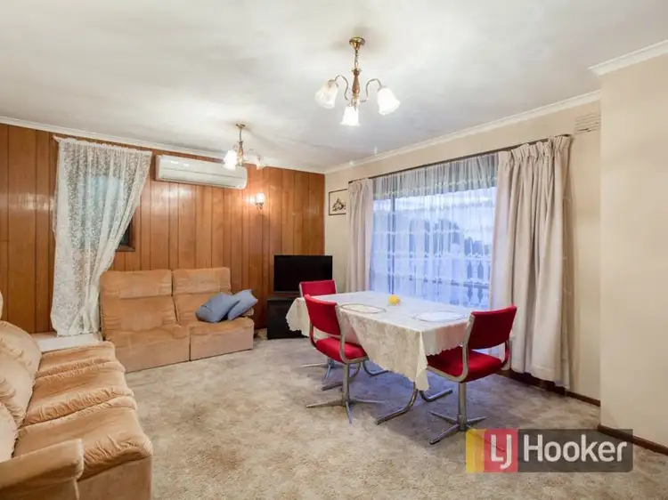 Fifth view of Homely house listing, 8 Viminalis Court, Endeavour Hills VIC 3802