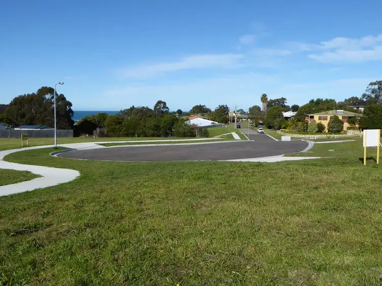 25 Campbell Grove, Lakes Entrance VIC 3909