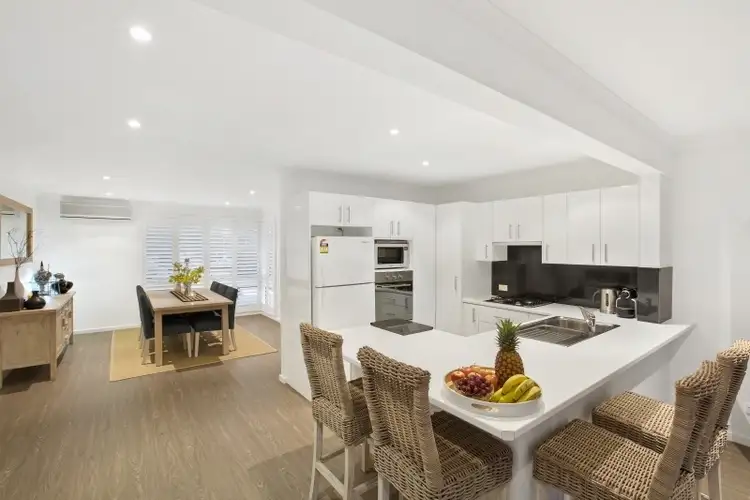 16 Lancaster Parade, Bateau Bay NSW 2261