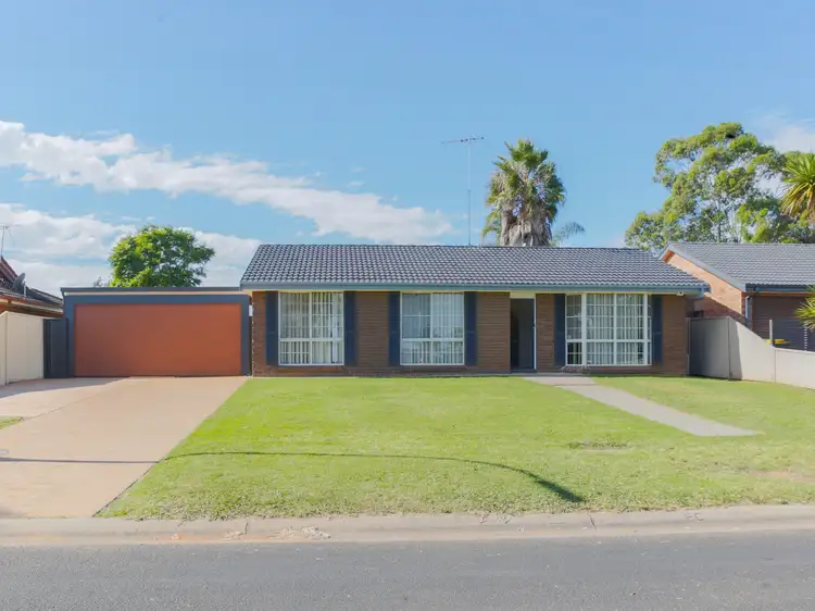 61 Lorenzo Crescent, Rosemeadow NSW 2560