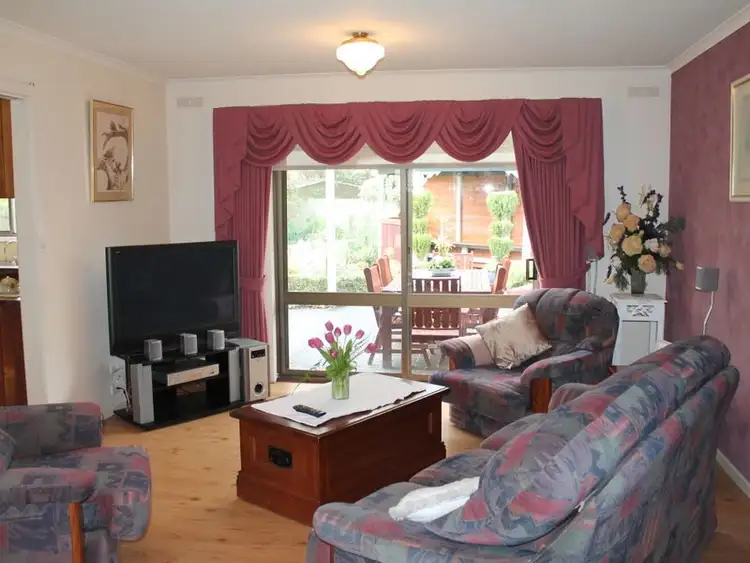 Second view of Homely house listing, 9 Finchley Court, Bairnsdale VIC 3875