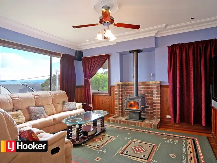 Fifth view of Homely house listing, 278 Northcliffe Drive, Lake Heights NSW 2502