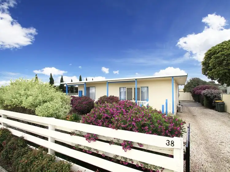 38 Ellen Ave, Seaspray VIC 3851