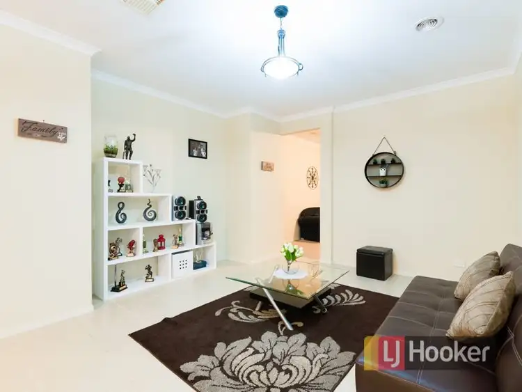 Fifth view of Homely house listing, 8 Silverleaf Crescent, Officer VIC 3809