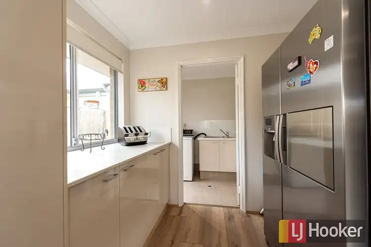 Fifth view of Homely house listing, 10 Isernia Place, South Bunbury WA 6230