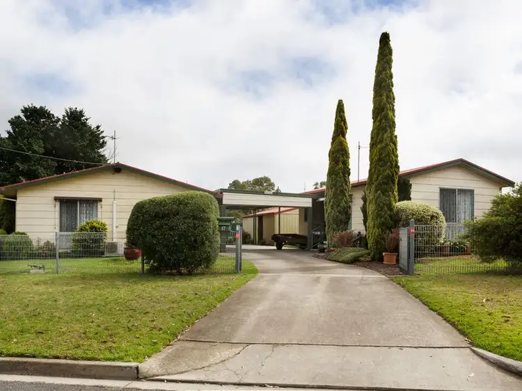 17 McMillan Street, Stratford VIC 3862