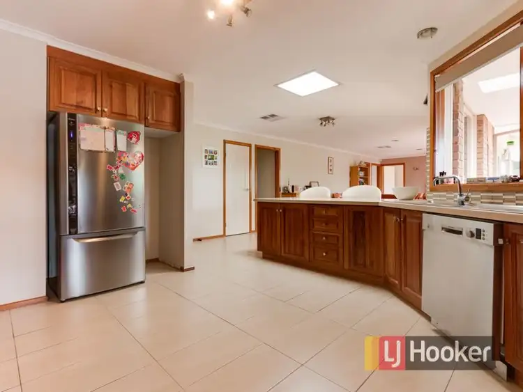 Seventh view of Homely house listing, 10 Killarney Court, Berwick VIC 3806