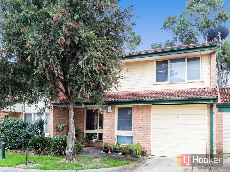 Main view of Homely townhouse listing, 10/7 Hanlon Close, Minto NSW 2566