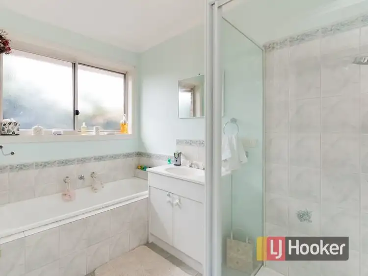 Fifth view of Homely house listing, 3 Jamie Mews, Berwick VIC 3806