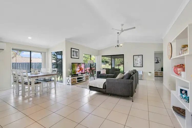 10 Bimberi Row, Pacific Pines QLD 4211