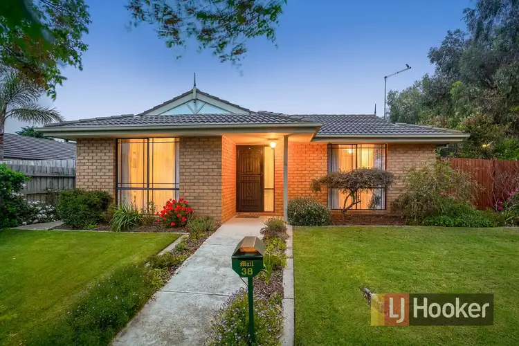 38 Thomas Place, Pakenham VIC 3810