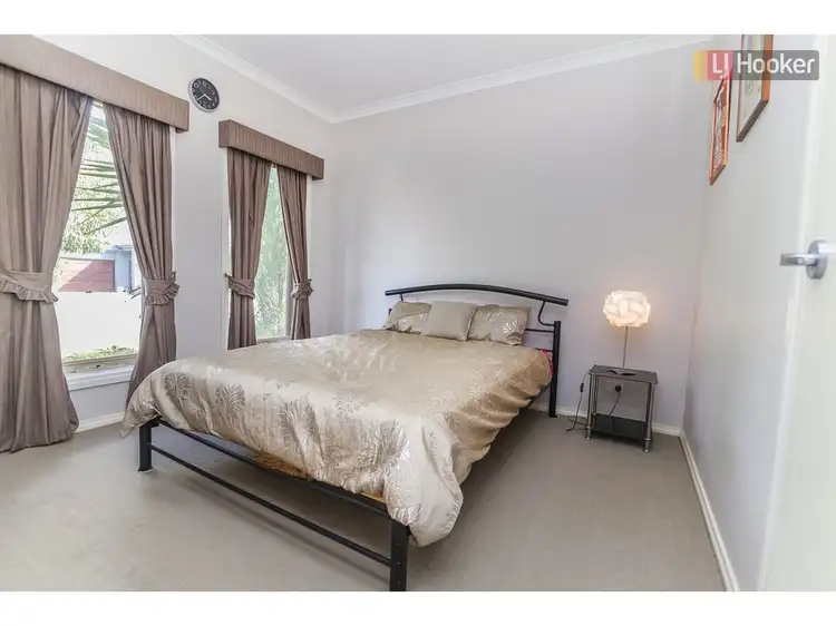 Second view of Homely house listing, 5 Cheltenham Close, Craigieburn VIC 3064