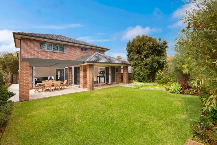 2 Raeburn Avenue, Castlecrag NSW 2068