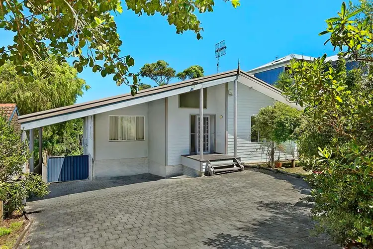18 Fiesta Crescent, Copacabana NSW 2251