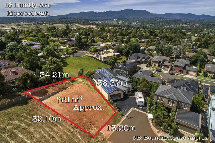18 Huntly Avenue, Mooroolbark VIC 3138