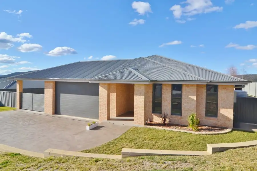 Main view of Homely house listing, 33 Hillcrest Avenue, Lithgow NSW 2790
