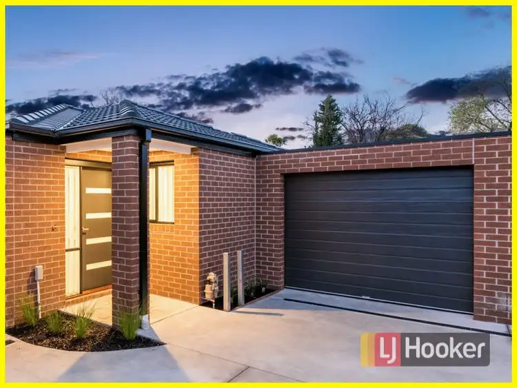 2/3 Rain Court, Doveton VIC 3177